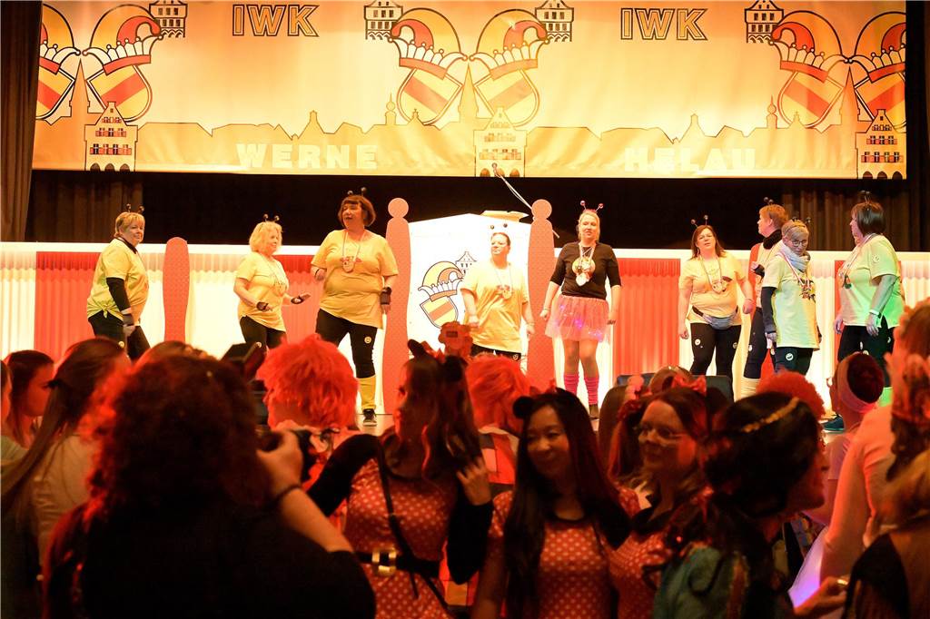 Viele Fotos von der Party im Kolpingsaal: So hat Werne Weiberfastnacht gefeiert