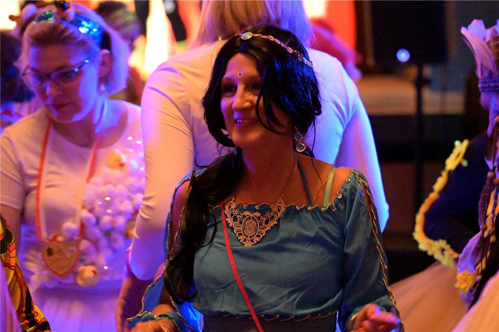 Viele Fotos von der Party im Kolpingsaal: So hat Werne Weiberfastnacht gefeiert