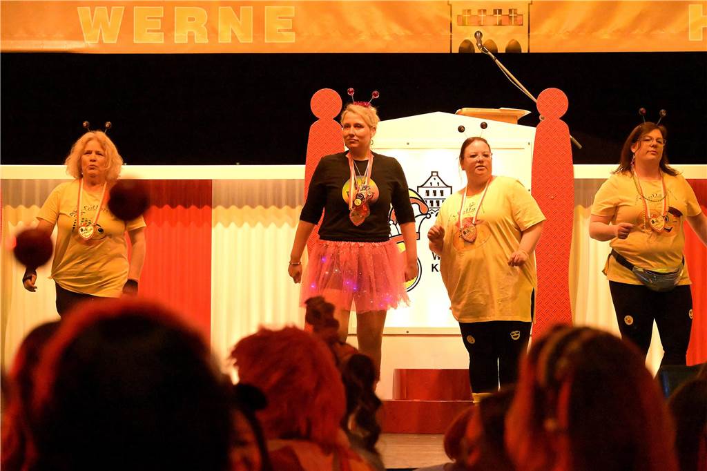 Viele Fotos von der Party im Kolpingsaal: So hat Werne Weiberfastnacht gefeiert