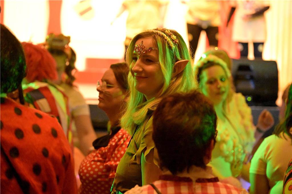 Viele Fotos von der Party im Kolpingsaal: So hat Werne Weiberfastnacht gefeiert