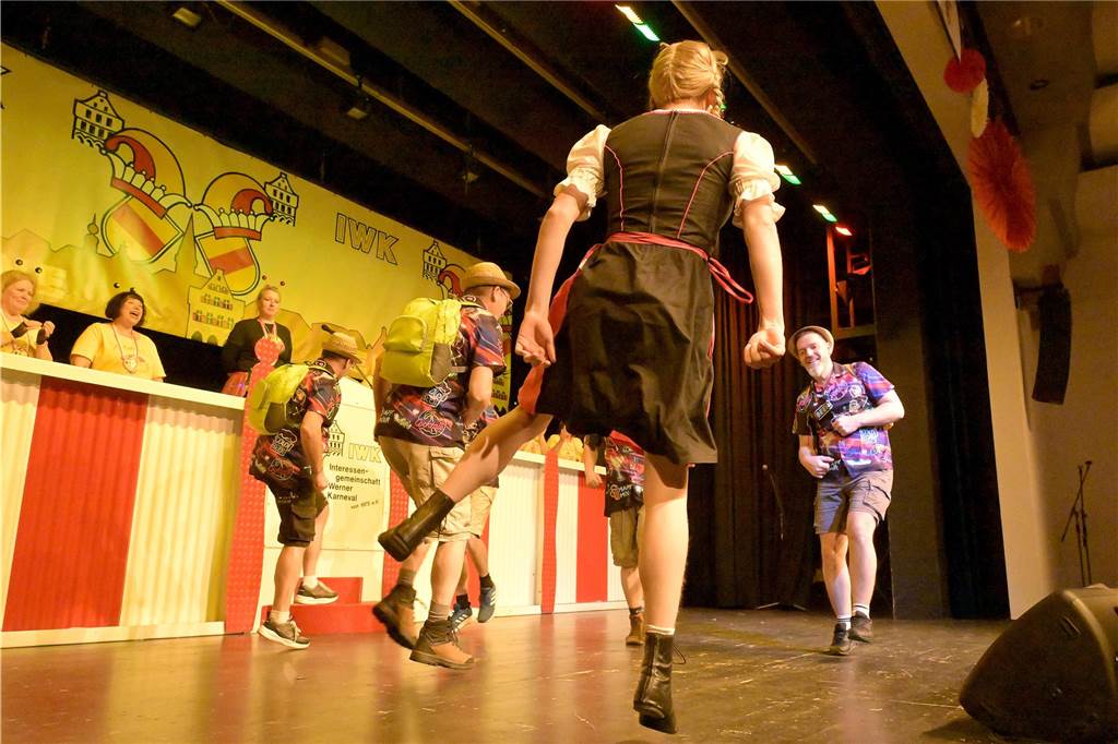 Viele Fotos von der Party im Kolpingsaal: So hat Werne Weiberfastnacht gefeiert