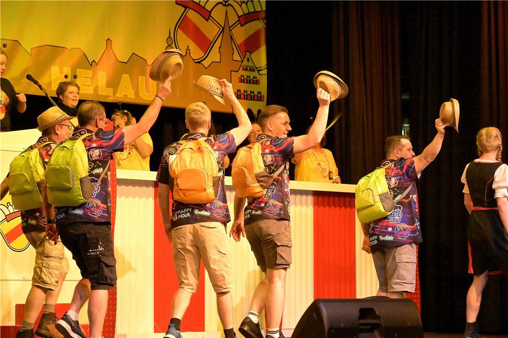 Viele Fotos von der Party im Kolpingsaal: So hat Werne Weiberfastnacht gefeiert