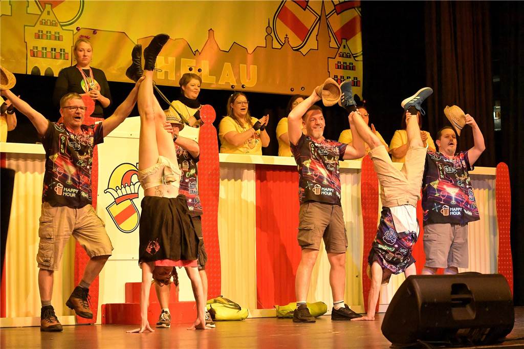 Viele Fotos von der Party im Kolpingsaal: So hat Werne Weiberfastnacht gefeiert