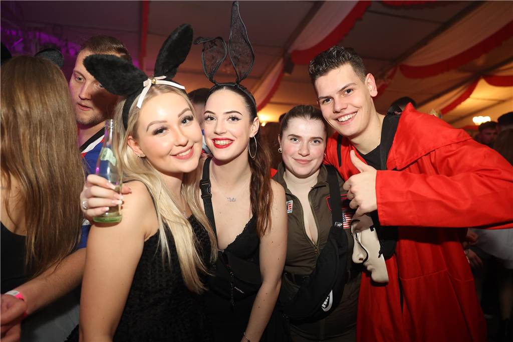 Karnevalssamstag in Olfen: Ganz viele Fotos von den Partys in der Stadt