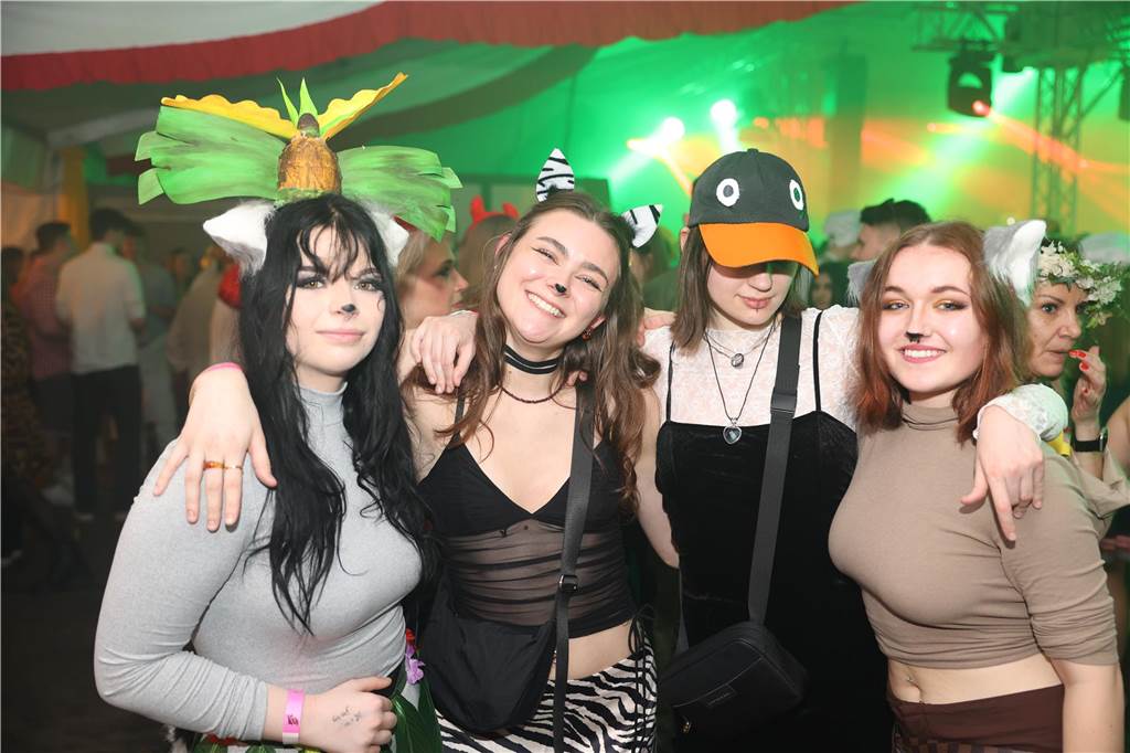 Karnevalssamstag in Olfen: Ganz viele Fotos von den Partys in der Stadt