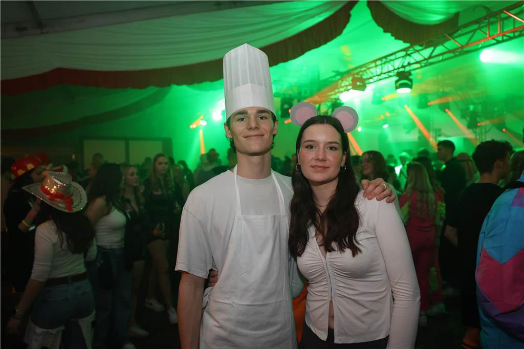 Karnevalssamstag in Olfen: Ganz viele Fotos von den Partys in der Stadt