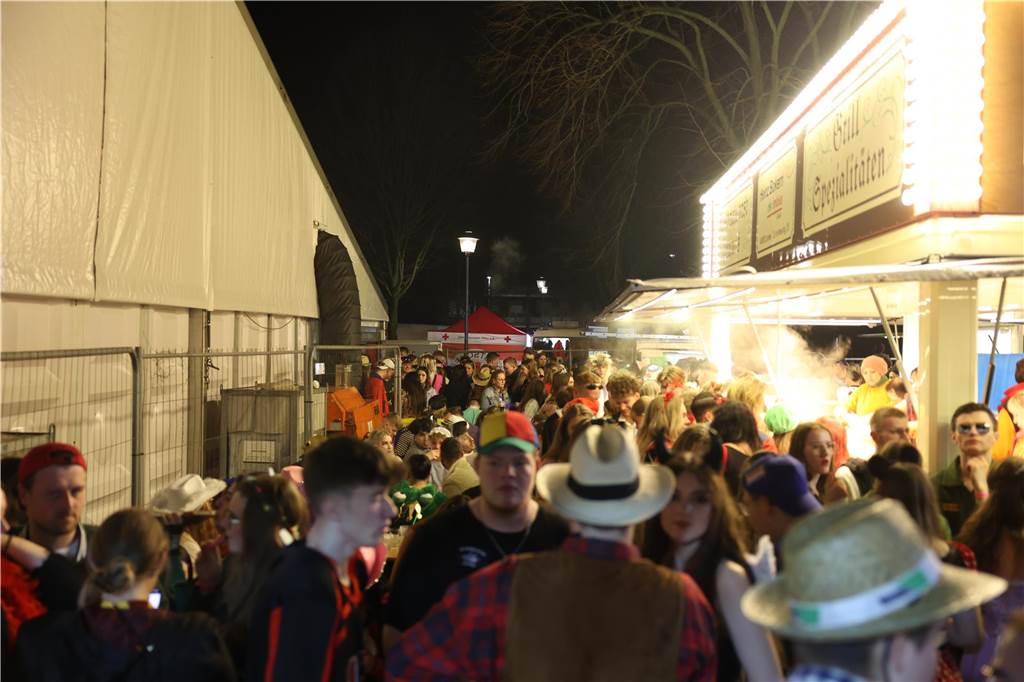 Karnevalssamstag in Olfen: Ganz viele Fotos von den Partys in der Stadt