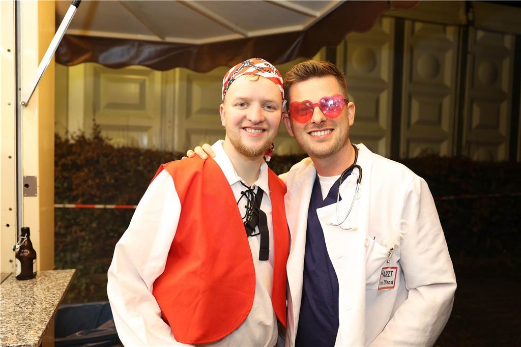 Karnevalssamstag in Olfen: Ganz viele Fotos von den Partys in der Stadt