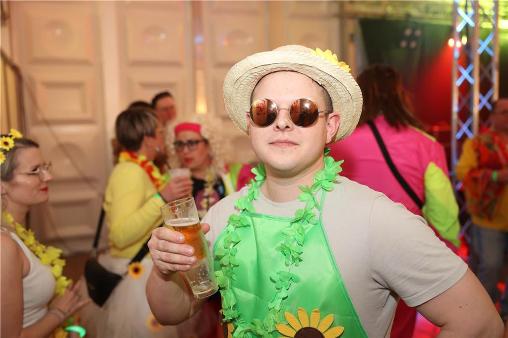 Karnevalssamstag in Olfen: Ganz viele Fotos von den Partys in der Stadt