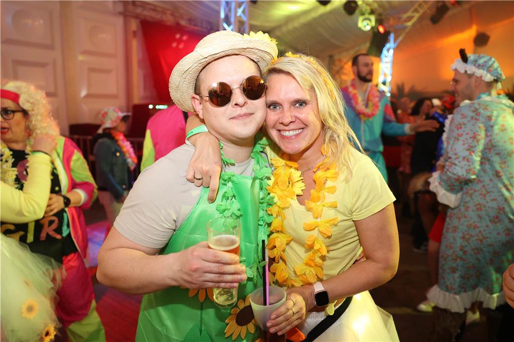 Karnevalssamstag in Olfen: Ganz viele Fotos von den Partys in der Stadt