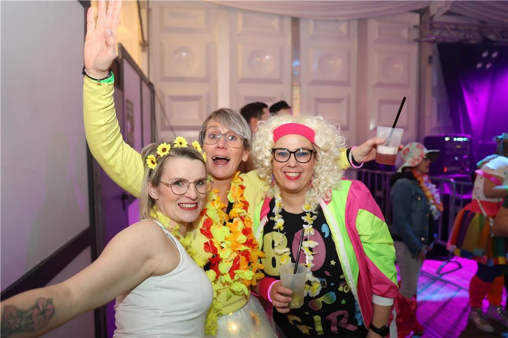 Karnevalssamstag in Olfen: Ganz viele Fotos von den Partys in der Stadt
