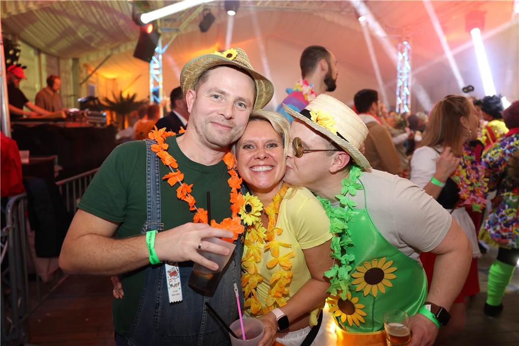Karnevalssamstag in Olfen: Ganz viele Fotos von den Partys in der Stadt
