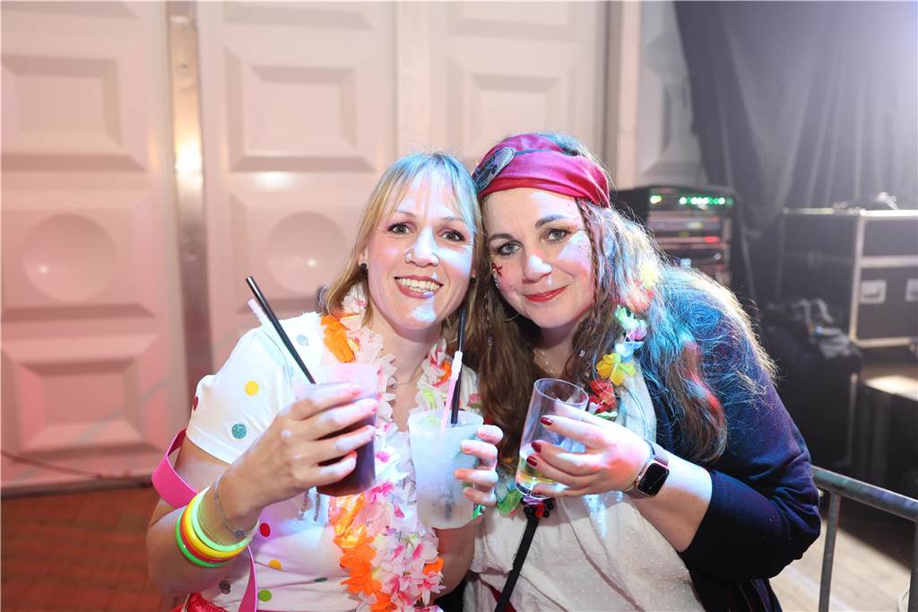 Karnevalssamstag in Olfen: Ganz viele Fotos von den Partys in der Stadt