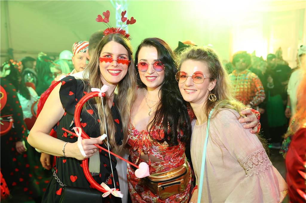 Karnevalssamstag in Olfen: Ganz viele Fotos von den Partys in der Stadt