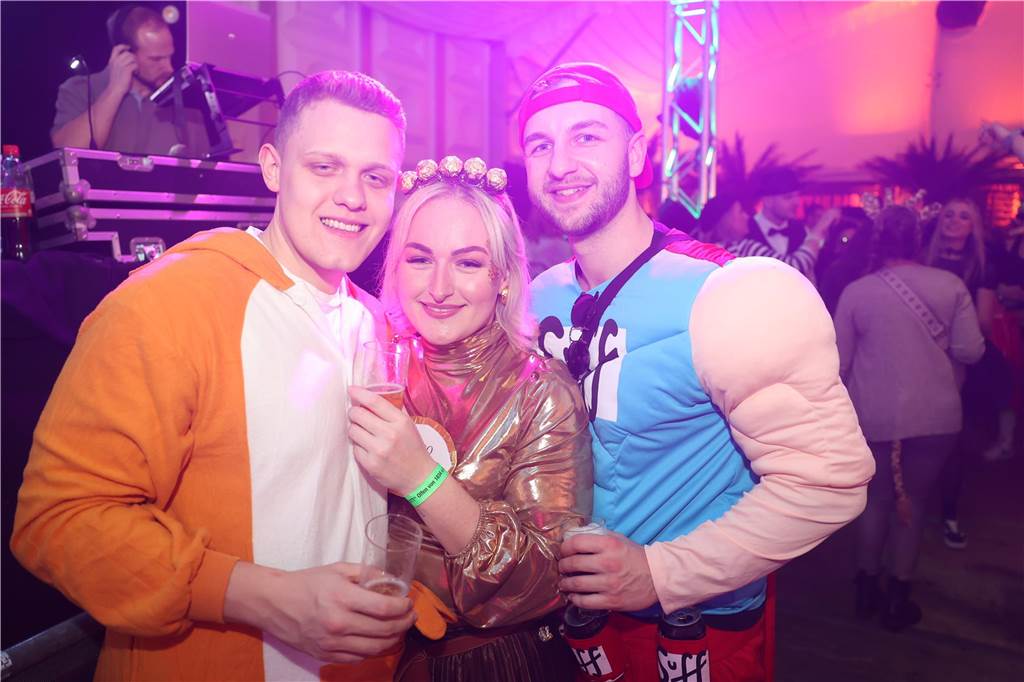 Karnevalssamstag in Olfen: Ganz viele Fotos von den Partys in der Stadt