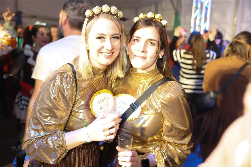 Karnevalssamstag in Olfen: Ganz viele Fotos von den Partys in der Stadt
