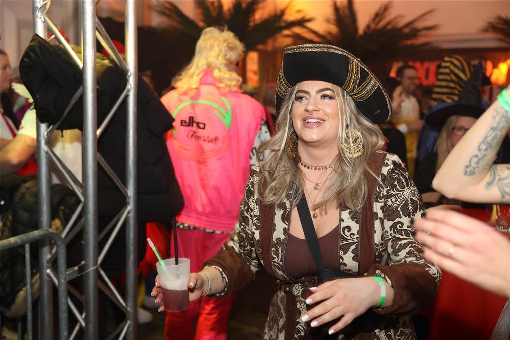 Karnevalssamstag in Olfen: Ganz viele Fotos von den Partys in der Stadt