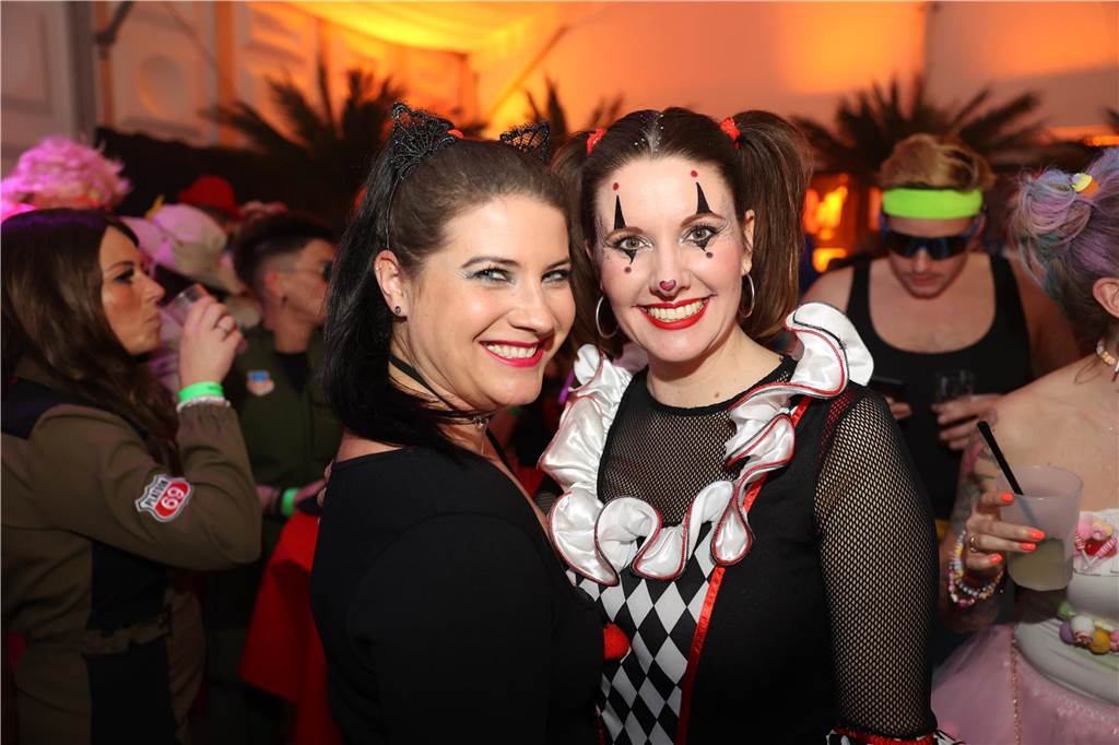 Karnevalssamstag in Olfen: Ganz viele Fotos von den Partys in der Stadt
