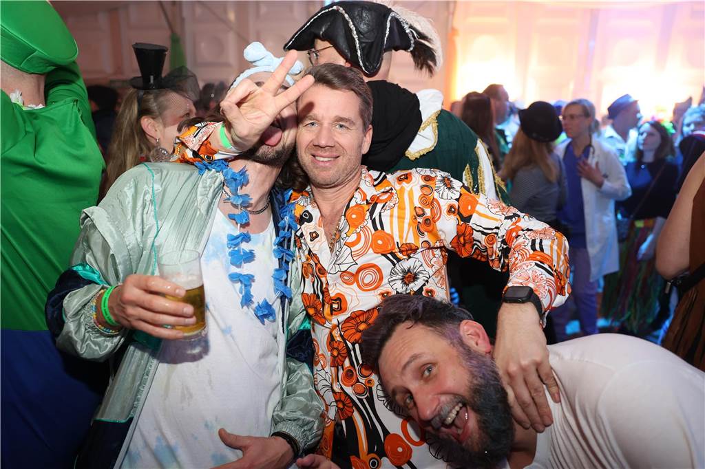 Karnevalssamstag in Olfen: Ganz viele Fotos von den Partys in der Stadt