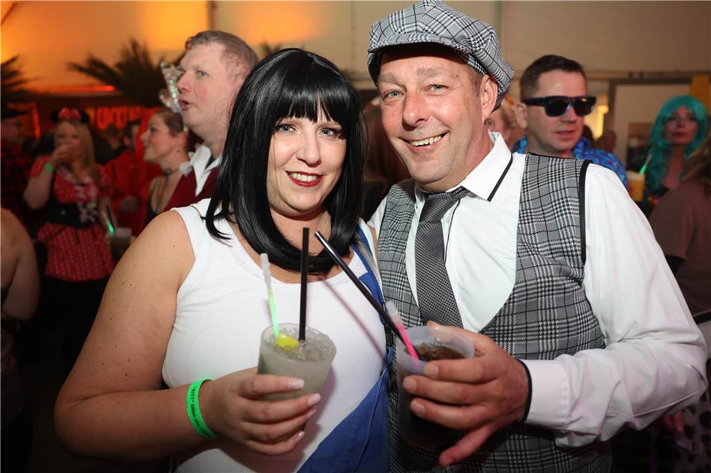 Karnevalssamstag in Olfen: Ganz viele Fotos von den Partys in der Stadt