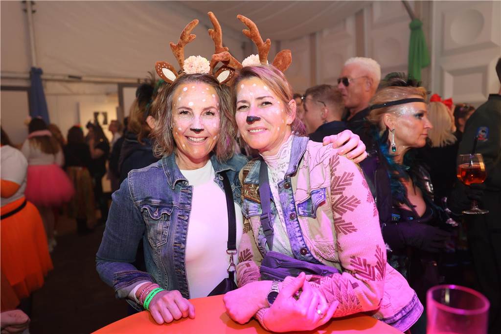 Karnevalssamstag in Olfen: Ganz viele Fotos von den Partys in der Stadt