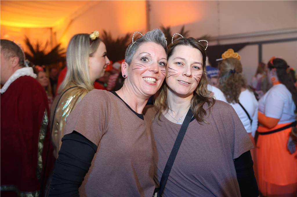 Karnevalssamstag in Olfen: Ganz viele Fotos von den Partys in der Stadt