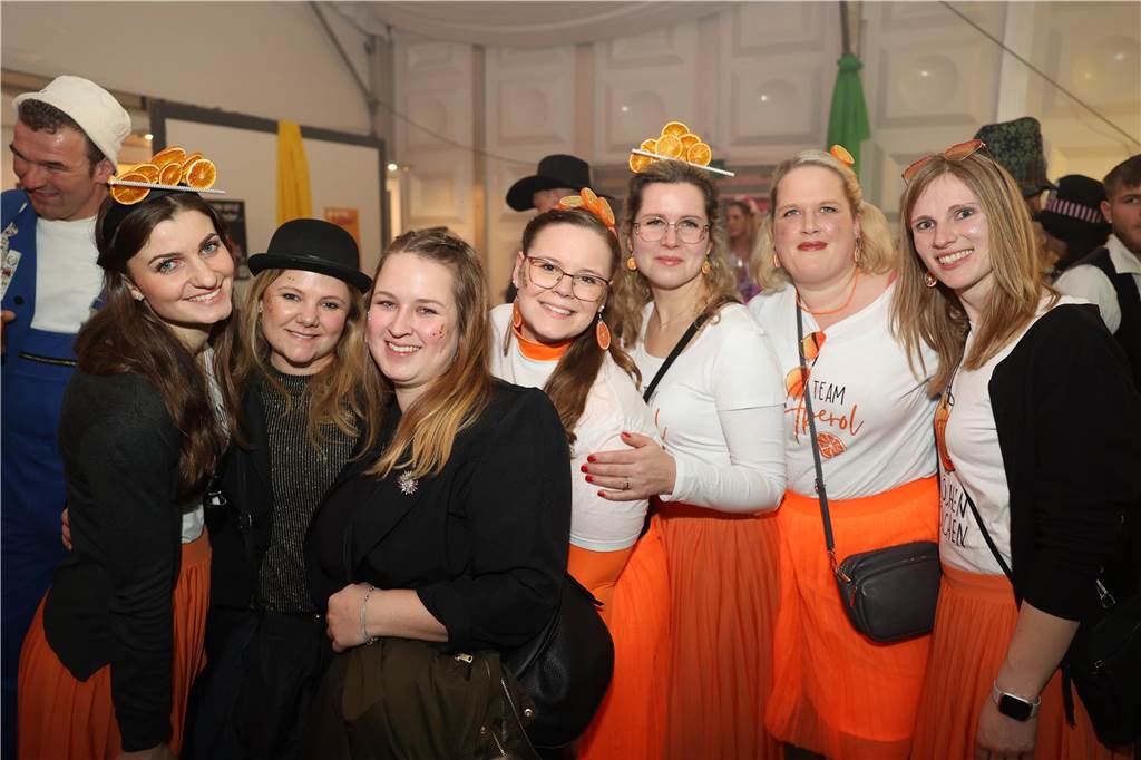 Karnevalssamstag in Olfen: Ganz viele Fotos von den Partys in der Stadt