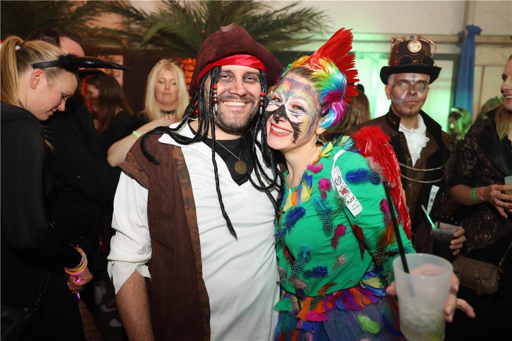 Karnevalssamstag in Olfen: Ganz viele Fotos von den Partys in der Stadt