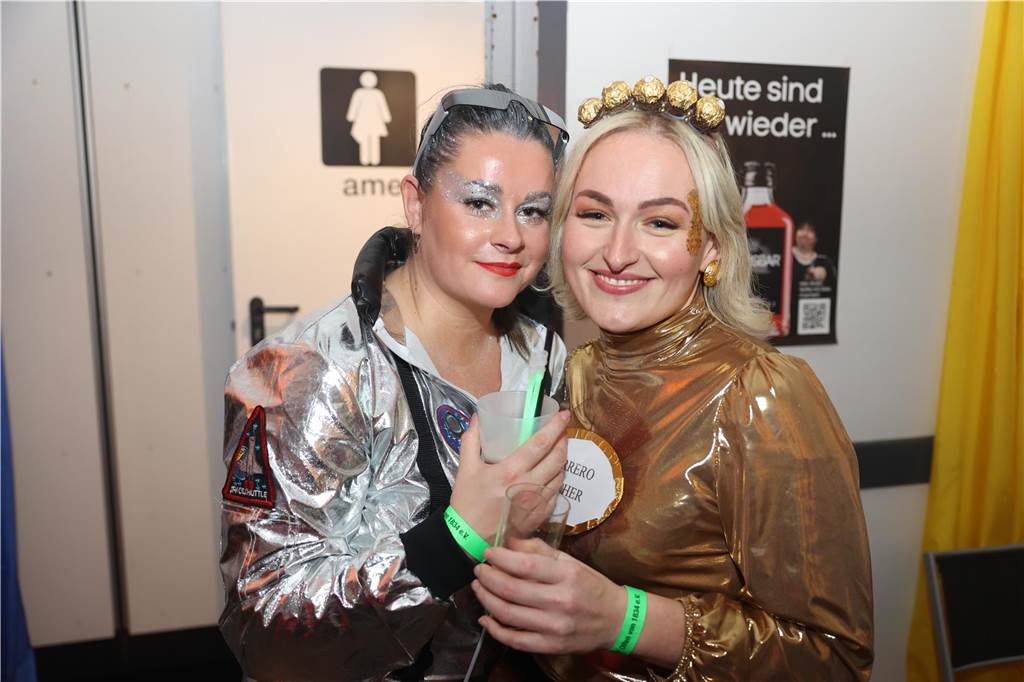 Karnevalssamstag in Olfen: Ganz viele Fotos von den Partys in der Stadt