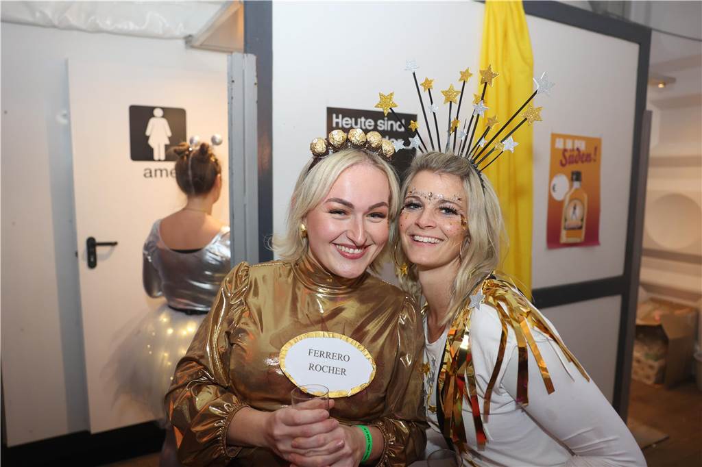 Karnevalssamstag in Olfen: Ganz viele Fotos von den Partys in der Stadt