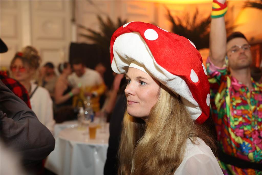 Karnevalssamstag in Olfen: Ganz viele Fotos von den Partys in der Stadt