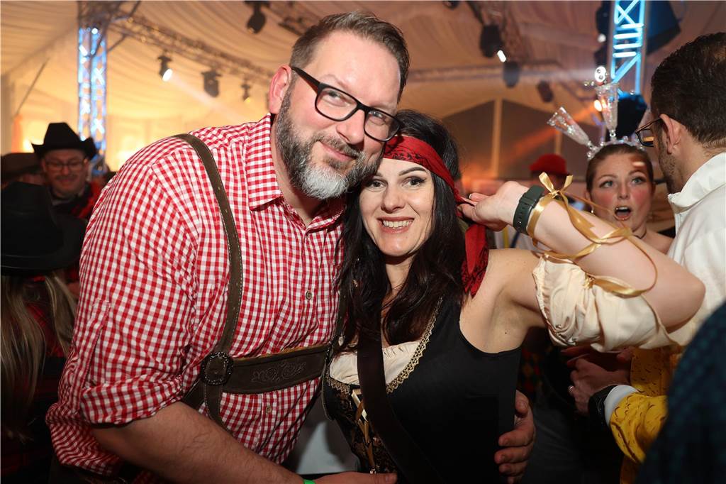 Karnevalssamstag in Olfen: Ganz viele Fotos von den Partys in der Stadt