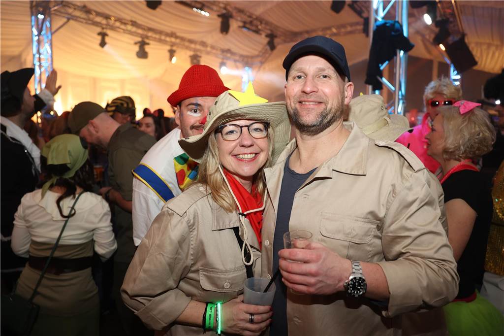 Karnevalssamstag in Olfen: Ganz viele Fotos von den Partys in der Stadt