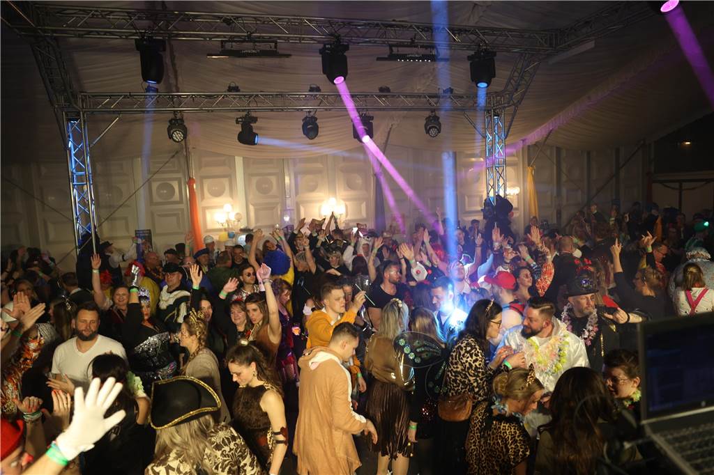 Karnevalssamstag in Olfen: Ganz viele Fotos von den Partys in der Stadt