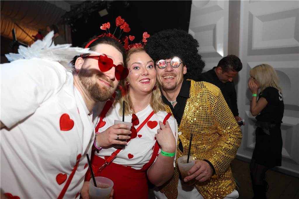 Karnevalssamstag in Olfen: Ganz viele Fotos von den Partys in der Stadt