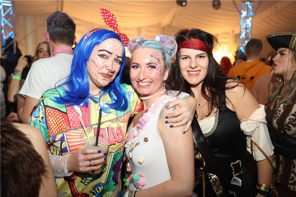 Karnevalssamstag in Olfen: Ganz viele Fotos von den Partys in der Stadt