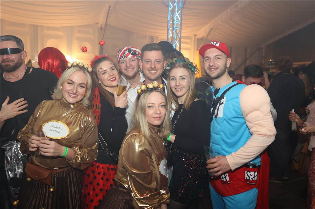 Karnevalssamstag in Olfen: Ganz viele Fotos von den Partys in der Stadt