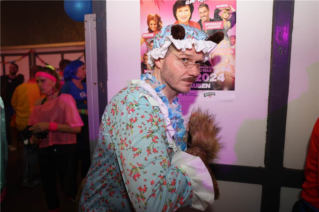 Karnevalssamstag in Olfen: Ganz viele Fotos von den Partys in der Stadt