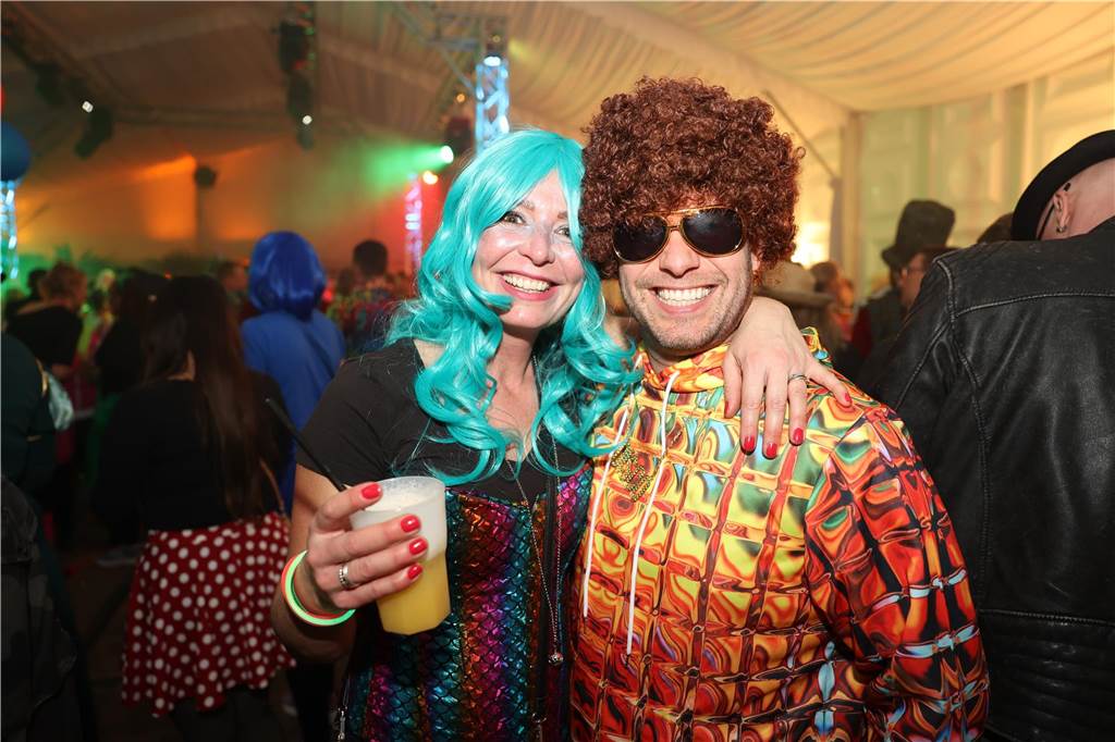 Karnevalssamstag in Olfen: Ganz viele Fotos von den Partys in der Stadt