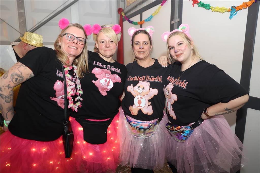 Karnevalssamstag in Olfen: Ganz viele Fotos von den Partys in der Stadt