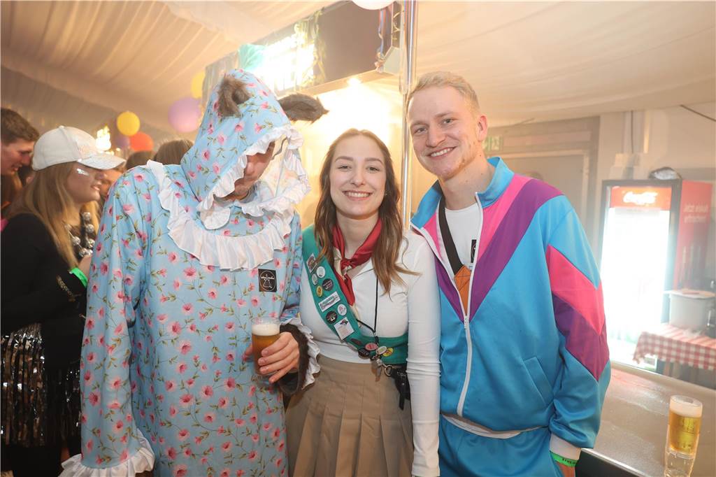 Karnevalssamstag in Olfen: Ganz viele Fotos von den Partys in der Stadt