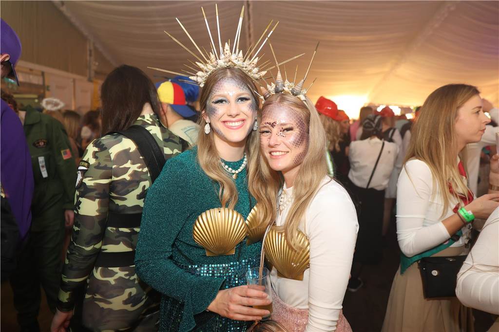 Karnevalssamstag in Olfen: Ganz viele Fotos von den Partys in der Stadt