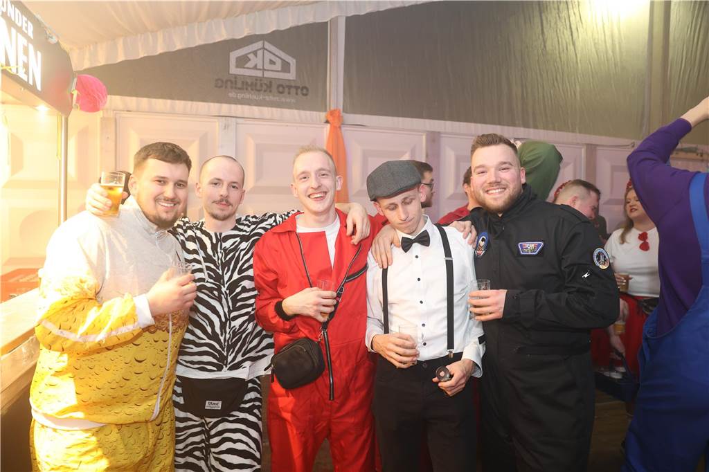 Karnevalssamstag in Olfen: Ganz viele Fotos von den Partys in der Stadt