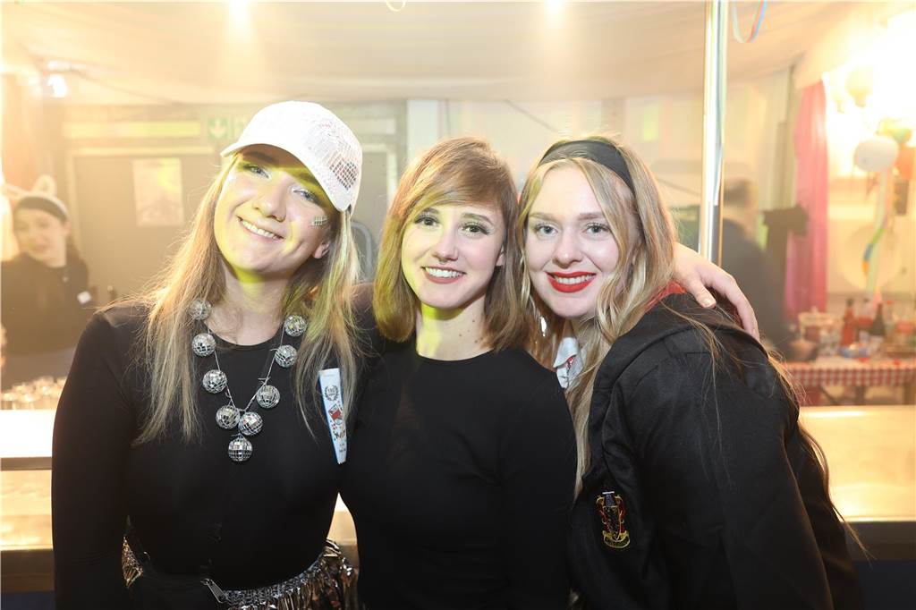 Karnevalssamstag in Olfen: Ganz viele Fotos von den Partys in der Stadt