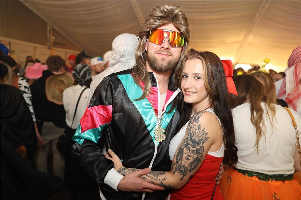Karnevalssamstag in Olfen: Ganz viele Fotos von den Partys in der Stadt