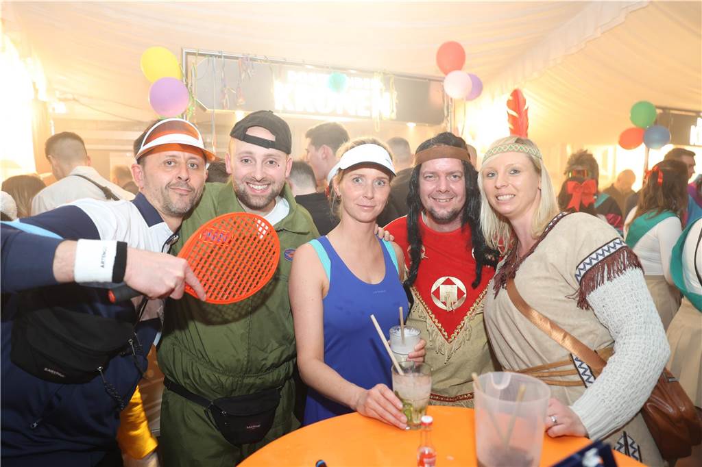 Karnevalssamstag in Olfen: Ganz viele Fotos von den Partys in der Stadt