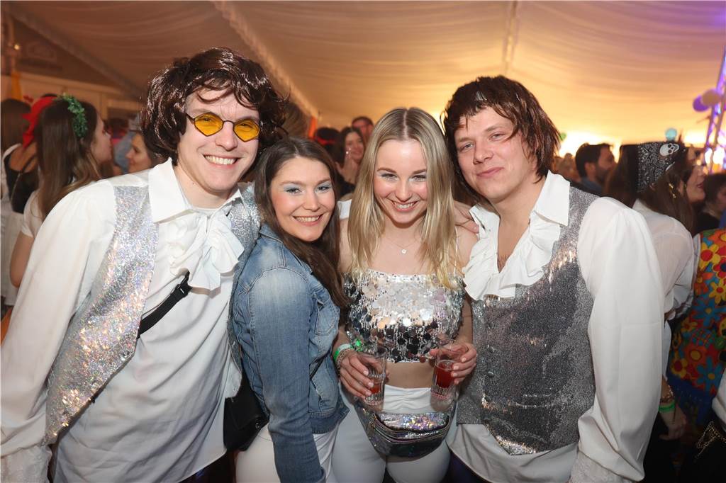 Karnevalssamstag in Olfen: Ganz viele Fotos von den Partys in der Stadt