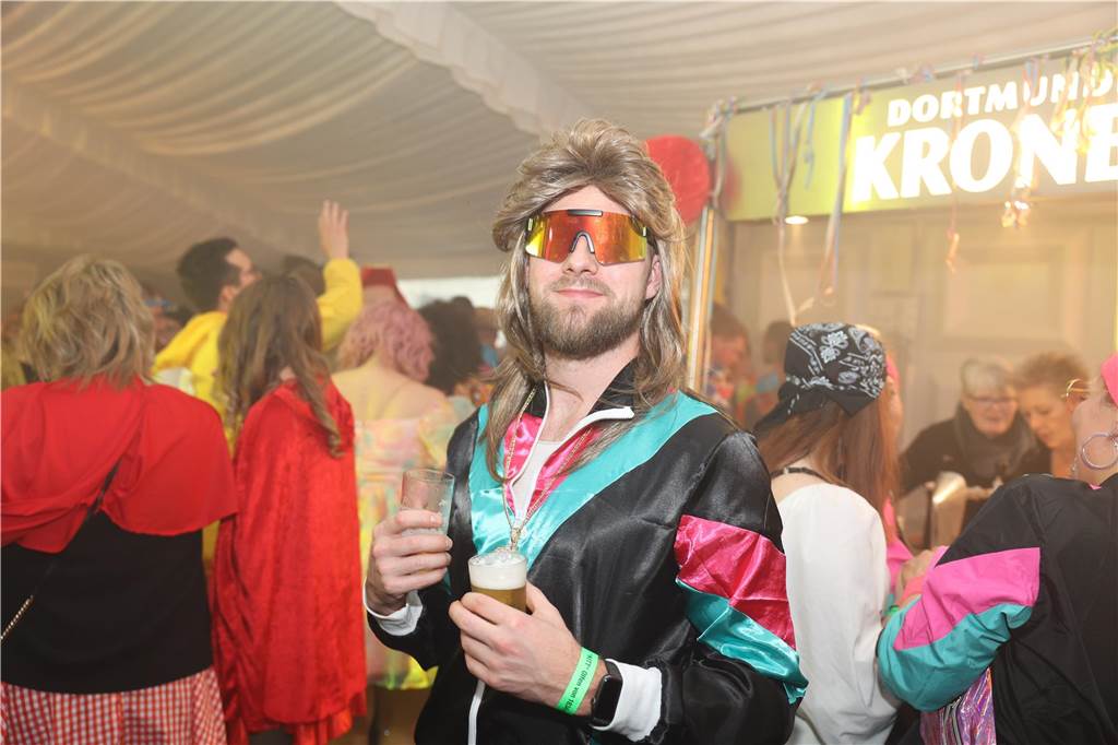 Karnevalssamstag in Olfen: Ganz viele Fotos von den Partys in der Stadt