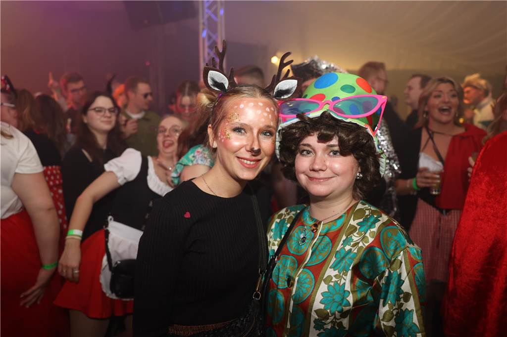 Karnevalssamstag in Olfen: Ganz viele Fotos von den Partys in der Stadt