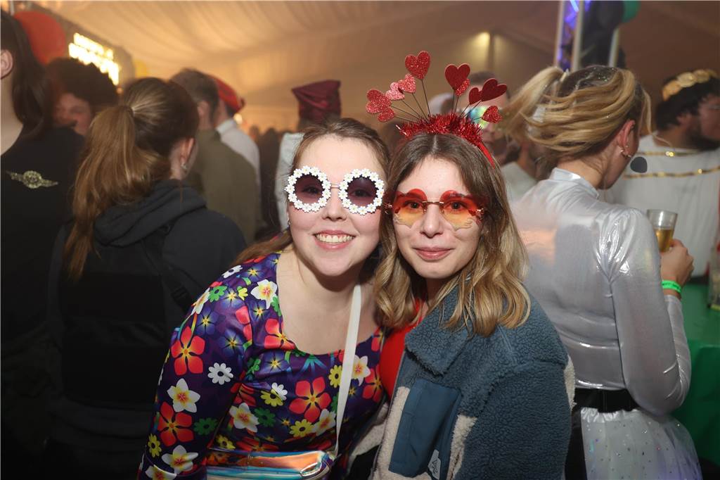 Karnevalssamstag in Olfen: Ganz viele Fotos von den Partys in der Stadt